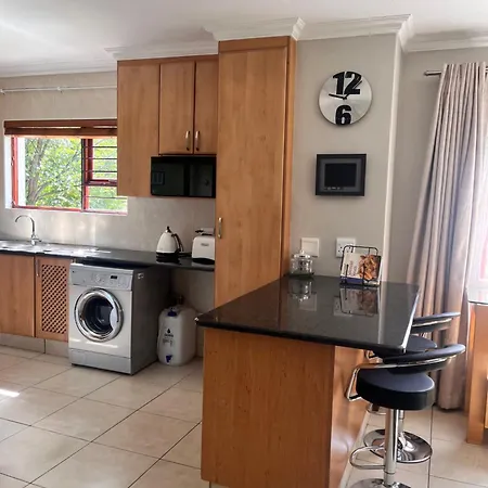 3 Bedroom In Secure Estate Loadshedding Free Midrand Exterior photo