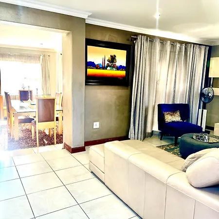 3 Bedroom In Secure Estate Loadshedding Free Midrand Exterior photo