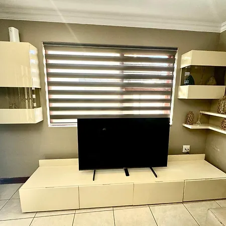 3 Bedroom In Secure Estate Loadshedding Free Midrand Exterior photo