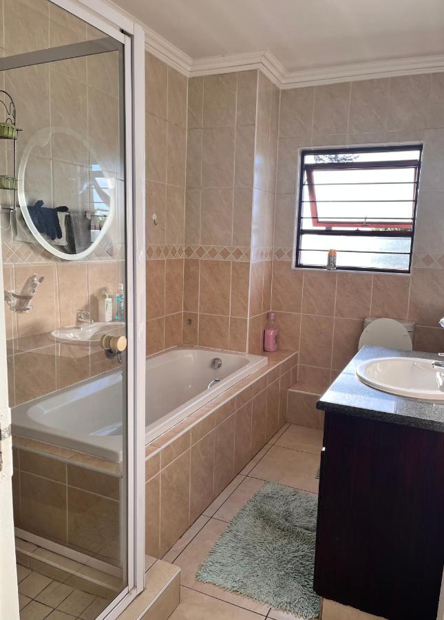 Casa de Férias 3 Bedroom In Secure Estate Loadshedding Free *
